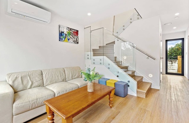 Ventura Serenity Townhouse with Parking and Patio