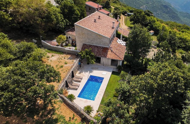 Verde 2Bdr Villa Brda in delightful hights of Petrovac