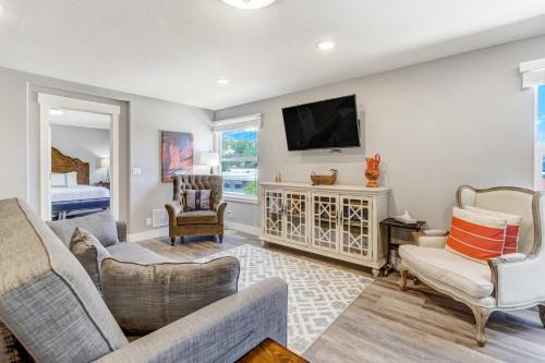 Vermijo Flat Walk to Downtown Shops & Dining