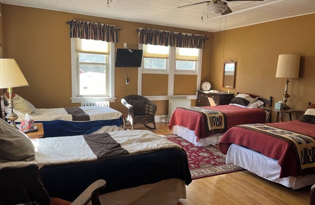 Vermilion Park Inn, #9 Family Room ( 2nd floor)
