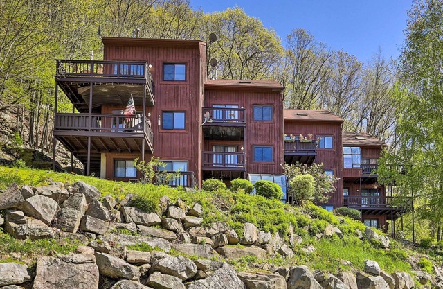 Vernon Township Condo w/ Scenic Mtn Views!