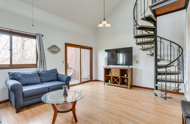 Vernon Township Condo w/ Balcony Near Ski Lifts!