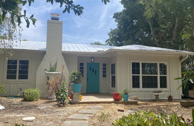 Vero Oasis! Come hide away in this charming home.