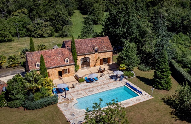Very attractive large house with a private pool
