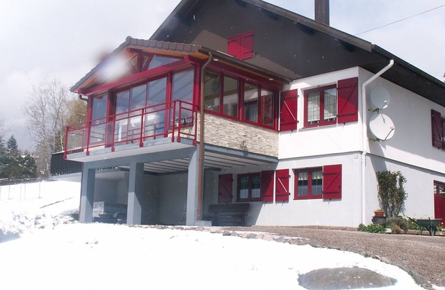 Very beautiful chalet-style studio with lake view near the ski slopes for 2 people 1 child