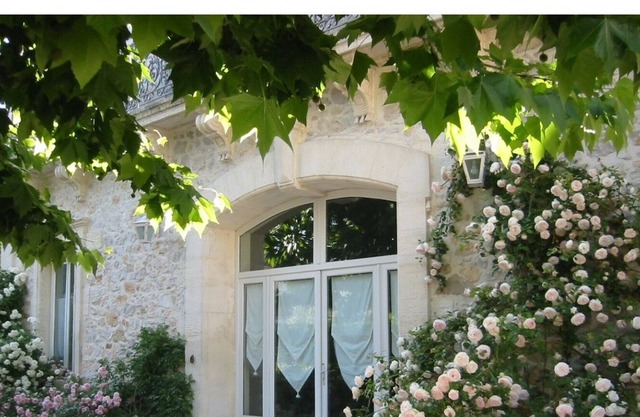 Very beautiful winegrowers' house with swimming pool 30 minutes from the beaches