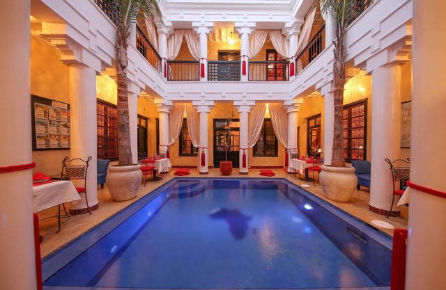 Muy central Marrakech Riad con 2 piscinas, una climatizada y personal muy amable