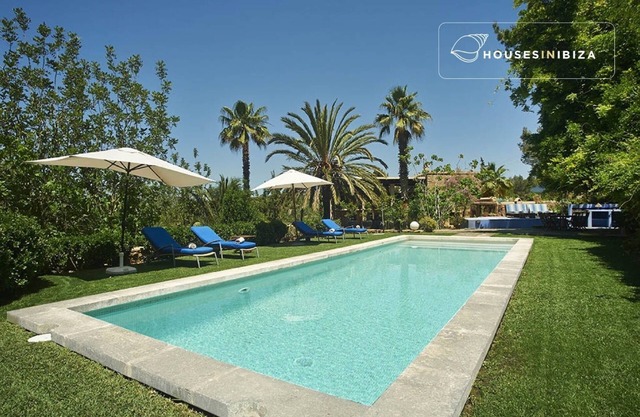Casa de 5 dormitorios 4 baños excelente ubicación. Piscina tranquilo cerca Ibiza