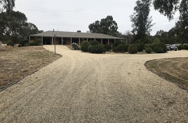 Very Large 4 Bedroom House and Pool