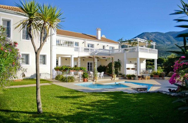 Villa de lujo muy grande con piscina privada y vistas impresionantes