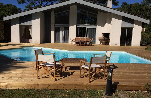 MUY BONITA CASA FAMILIAR CON PISCINA EN CANON. (A 5 km del centro de Cap Ferret)