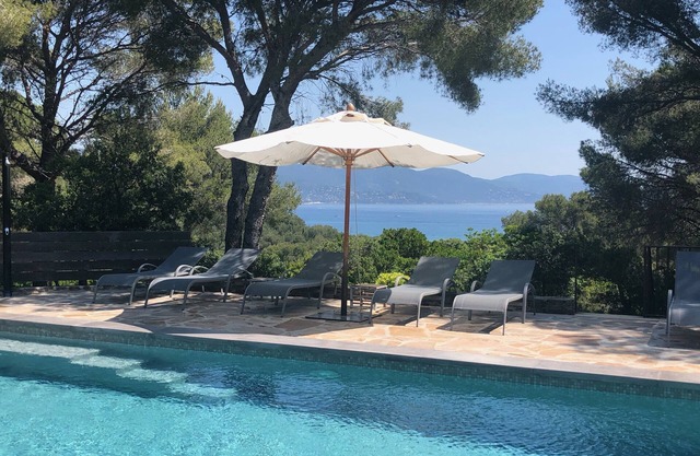 Muy bonita casa con piscina en Gaou Benat