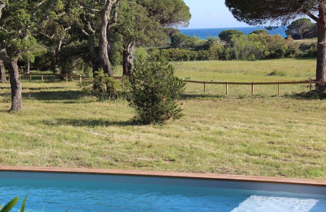 Muy bonita casa con piscina a 300m de la playa de Palombaggia vista al mar acceso privado