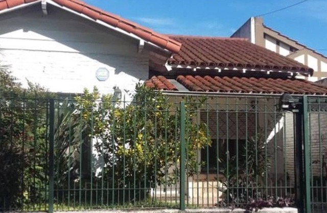 Muy bonita casa con gran jardín, ideal para los amantes del verde.