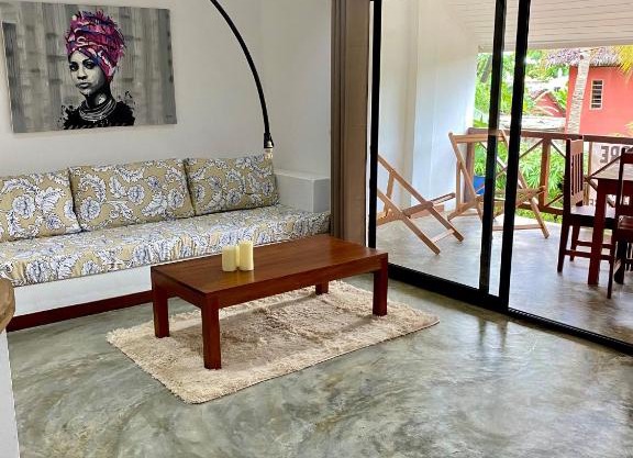 very nice new apartment 80 meters from the sea
