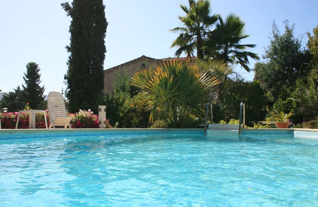 Muy bonito T2 en una villa privada con piscina y jardín