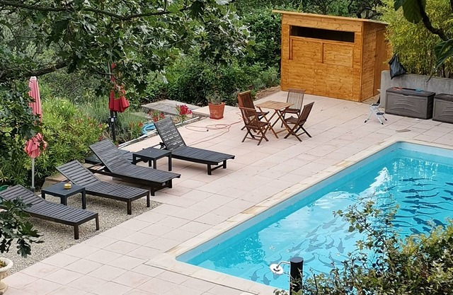 Very pleasant Provencal house with a beautiful view of the Provence mountains