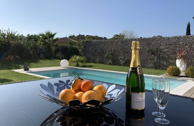 Very pretty trendy villa with swimming pool