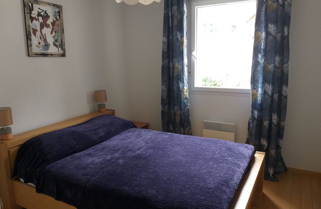 Very quiet and secure Apt 5mn walk from terms