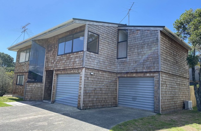 Very Spacious Shamrock Bach, sleeps plenty