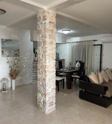 Very Spacious Vrijes Apartment w Balcony