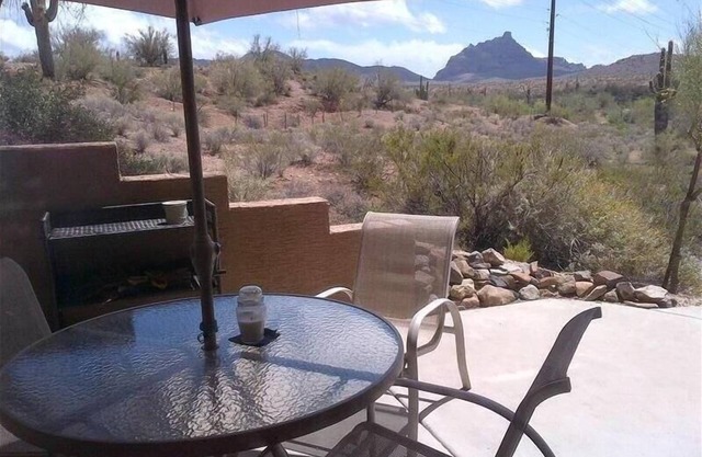 Muy, muy privado: 2HAB / 2BA con vistas a la montaña en el desierto (¡TODO NUEVO REMODELADO!)