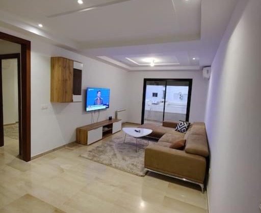 VHS & Luxury apartment 10 min from the airport