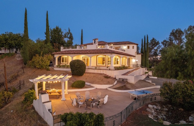 Villa espa��ola w / vistas impresionantes | Duerme 18 | A pie de bodegas! ❤ por AvantStay