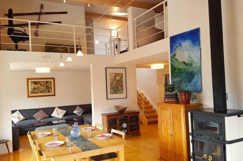 Via Valla - Spacious Open-plan and Peaceful Chalet in Salums