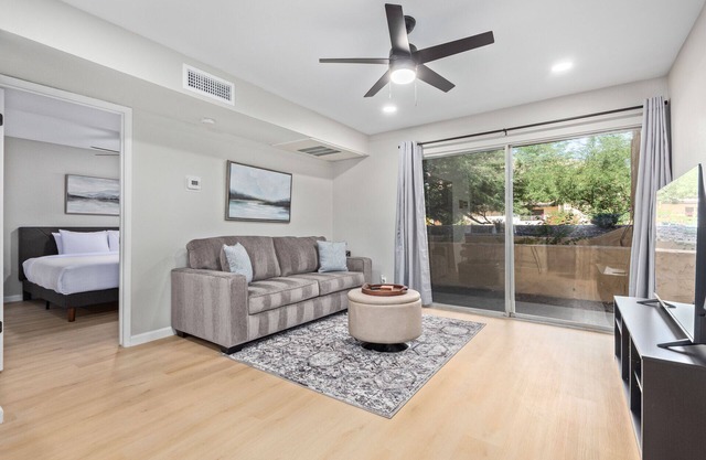 Vibrant 1 bedroom Condo In Scottsdale