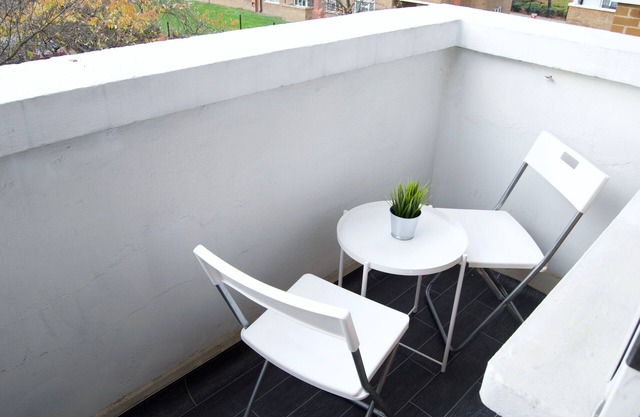 Stylish 1 Bedroom in Shadwell with Balcony