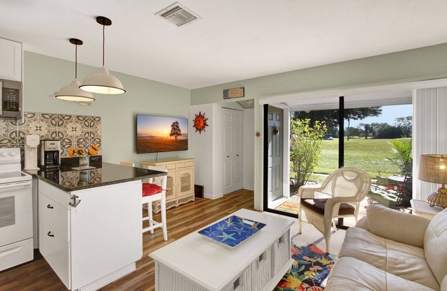 Vibrant 1bed/1bath Golf Course Front in the Meadows