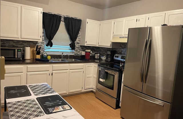 Vibrant 2 Bed Located Downtown/ Closing to Soaring Eagle/CMU