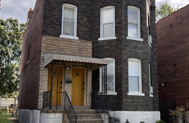 Vibrant 2 bedroom Home by the Hill