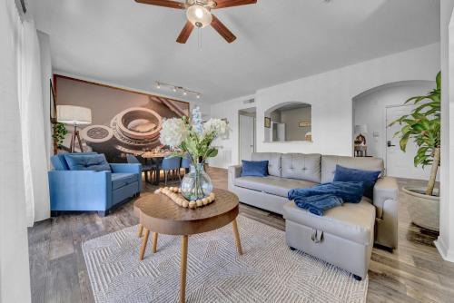 Vibrant 2br2ba Minute To Airport & Westchase #11
