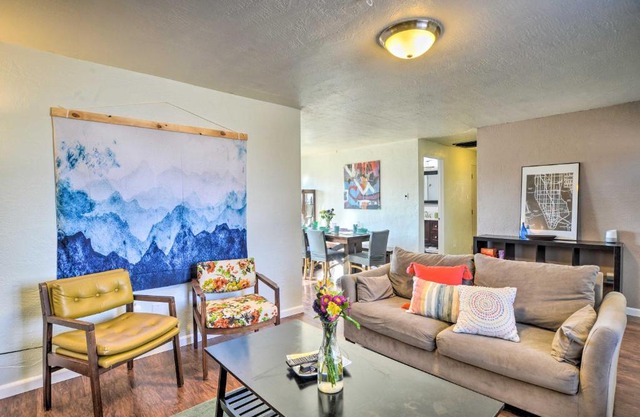 Vibrant ABQ Adobe Den Mtn Views, Walk to Park!
