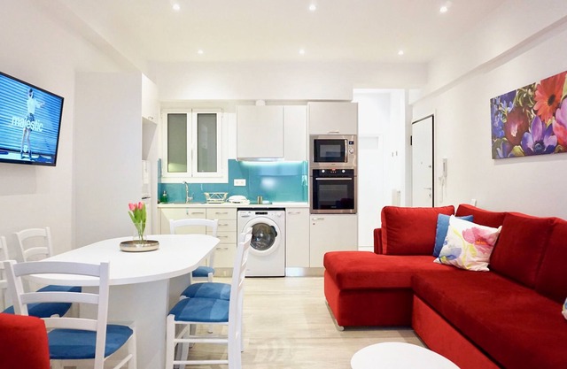 Vibrant & Cozy Apt in Athens
