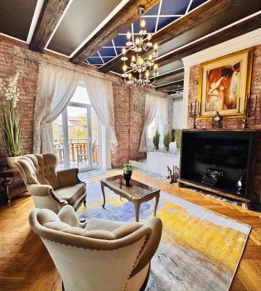 Vibrant Downtown Studio Oasis