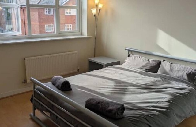Vibrant flat with lots of amenities near to Manchester Airport