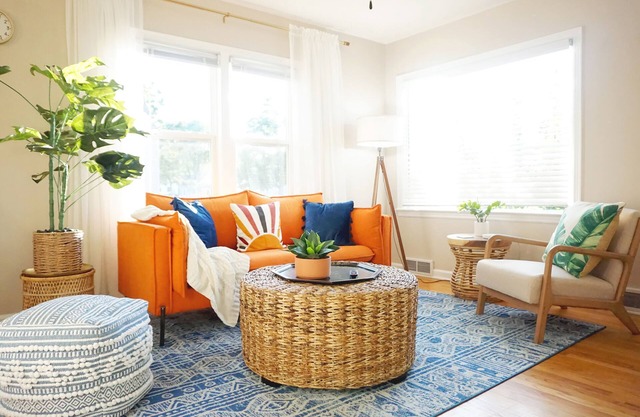 Vibrant Getaway! 2 Baths + Walk in Shower, Great Amenities & Value