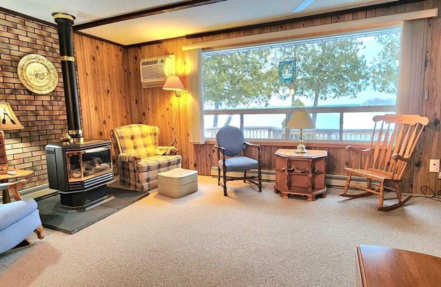 Vibrant Kawartha Lake Cottage