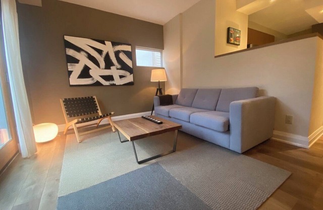 Vibrant Little Italy Area: Main Floor Apartment