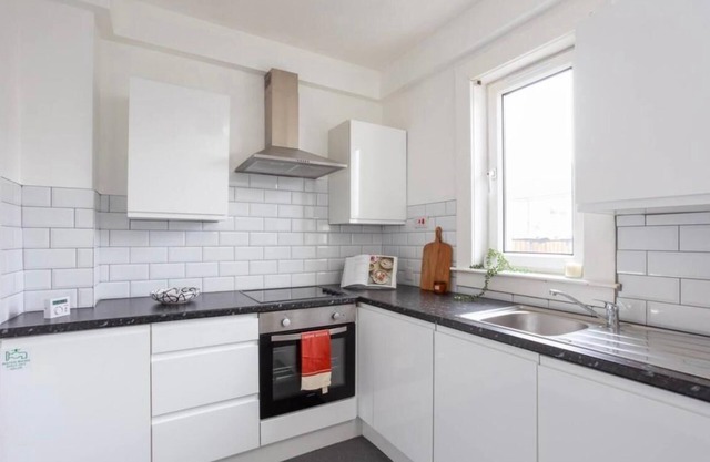Vibrant & Modern 2-BR Apartment between GLA/EDI!