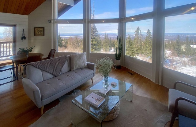 Vibrant mountain view home with fireplace, game room, gas grill, deck & W/D