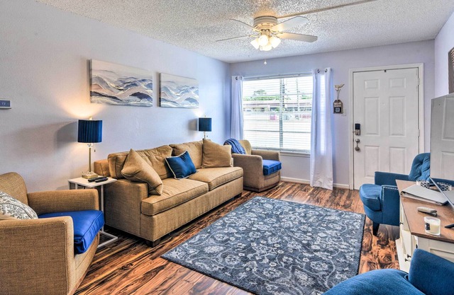 Vibrant Seabrook Condo w/ Waterfront Pool!