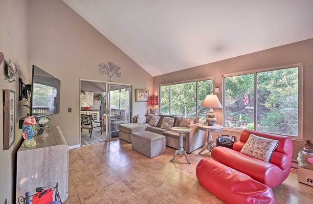 Vibrant Solana Beach Condo, 1 Mi to Beaches!