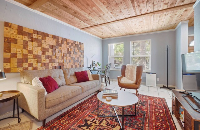 Vibrant, spacious tri-level home by park and lake, safe