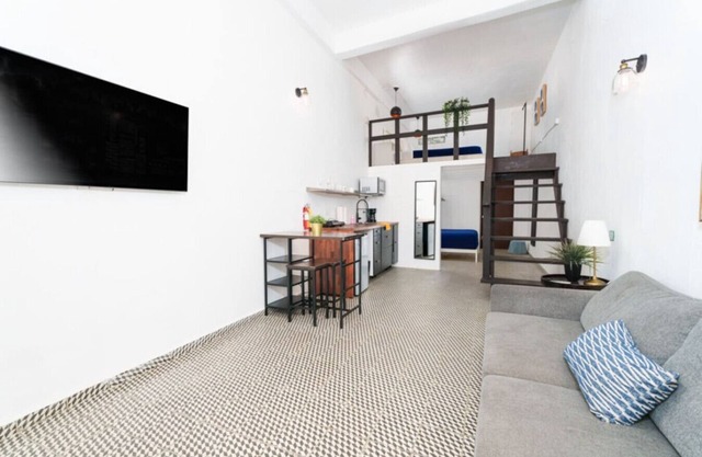 Stylish Stay near from Cafes Beach and Festivities