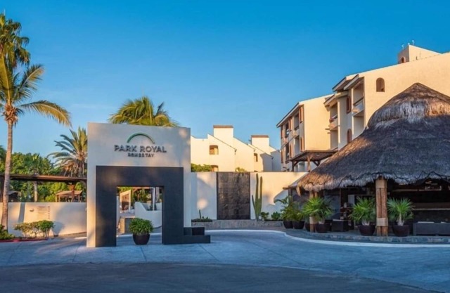 Vibrant Studio Steps to Punta Sur Golf Course