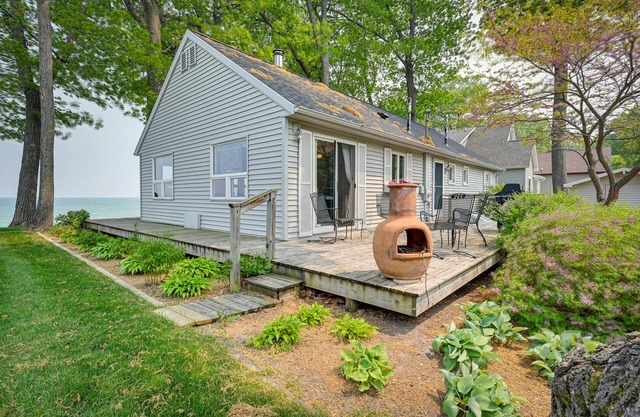 Vibrant Waterfront Vacation Rental on Lake Huron!